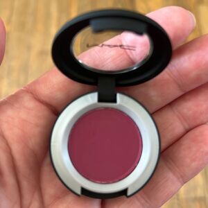 Mac Powder Kiss Soft Matte Eyeshadow Lens Blur